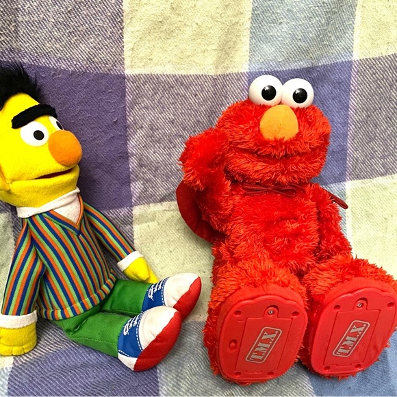 TICKLE ME ELMO Vintage TMX 10th ANNIVERSARY French  Version  Works perfectly - Picture 1 of 9